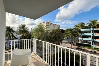 1255 Collins Ave #304 1