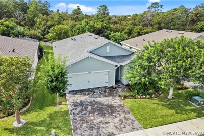 1404 NE White Pine Terrace 1