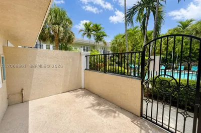 1000 Palm Trl #3 1