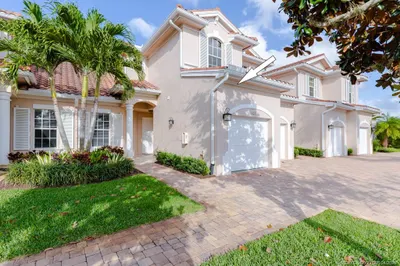 2371 SW Carriage Hill Terrace #103 1