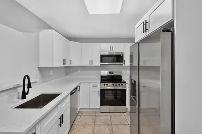 1037 W 28th Street 1