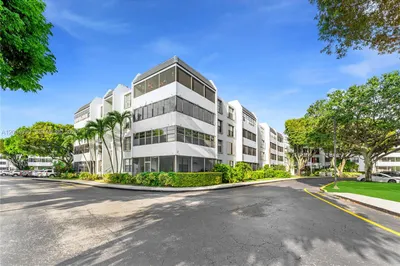 10852 N Kendall Dr #312 1