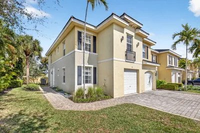 21 Largo Way 1