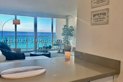 100 Bayview Dr #1906 1