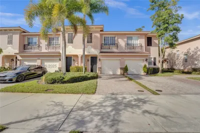 225 Las Brisas Cir 1