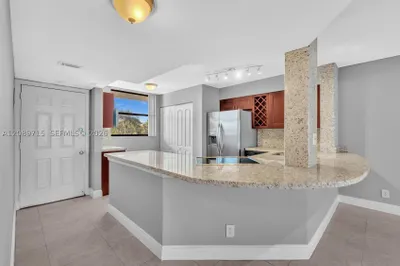 118 Lake Emerald Dr #207 1