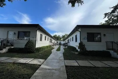 2121 SW 14th Ter #5 1