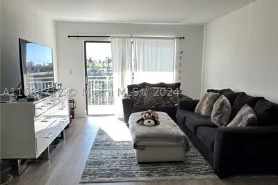 2233 Calais Dr #32 1