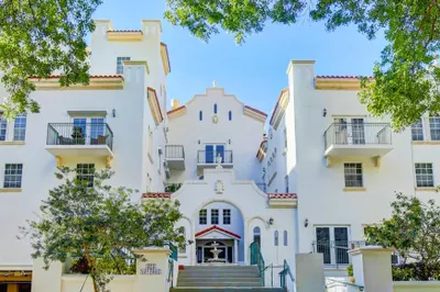 323 Navarre Avenue #403 1