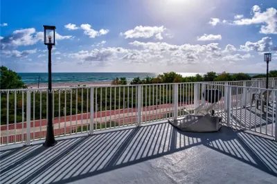 5601 Collins Ave #M7 1