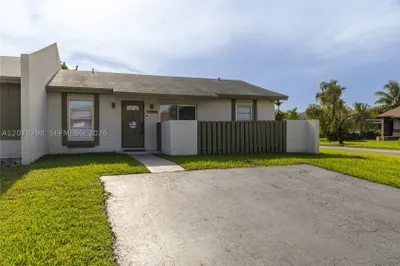 11900 SW 110th St Cir E 1