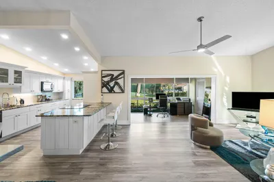 732 Lago Road 1