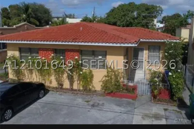 2051 SW 7th St 1