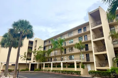 896 N Federal Highway #325 1