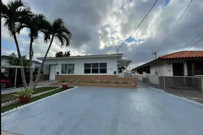 1232 SW 30th Pl 1