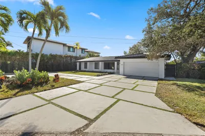 2440 NE 25th Pl 1