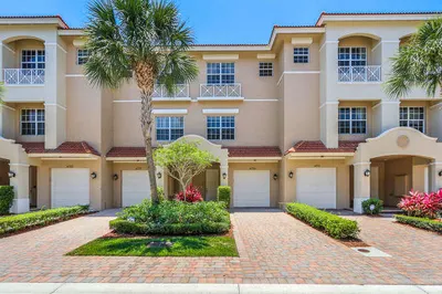 4709 Artesa Exterior