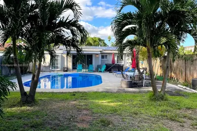 124 NW 24th St 1