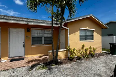2824 N Dixie Highway #2824 1