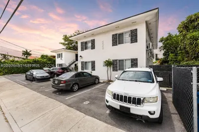 520 NE 82nd Ter #5 1