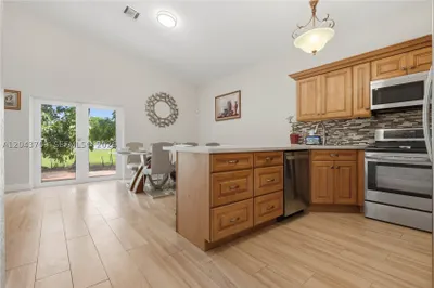 610 SE 12th Ter 1