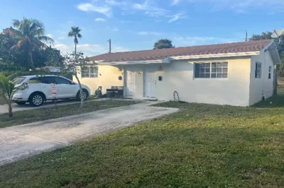 203 SE 4th Avenue 1