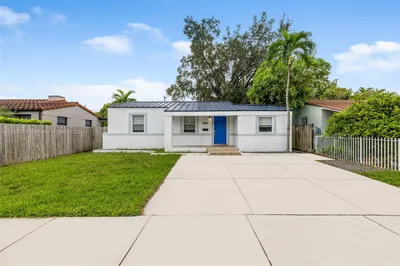 2450 SW 11th St 1