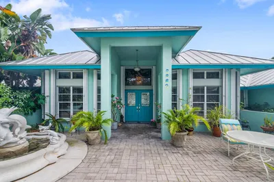 8862 Estate Dr-large-001-034-DSC7909-150