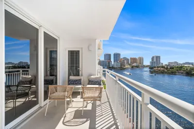 511 BAYSHORE Drive #810 1