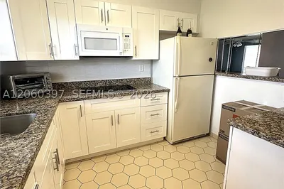 9580 Sunrise Lakes Blvd #304 1