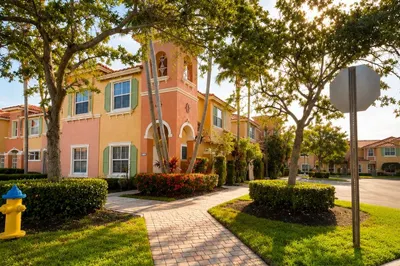 906 SW 143rd Avenue #2005 1