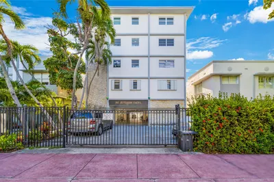 910 Jefferson Ave #4A 1