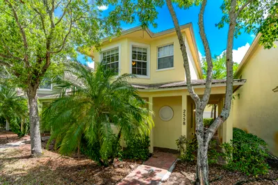 2558 SE Pineland Drive 1