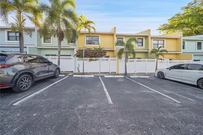 120 SE 12th Ave #3 1