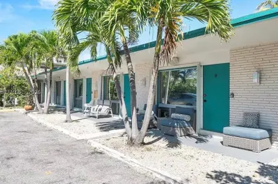 333 Palm St 1