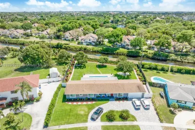 2454 Palm Rd 1