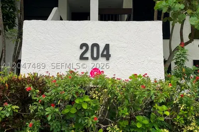 204 Lake Pointe Dr #208 1