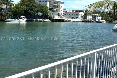 8271 Crespi Blvd #5 1