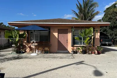 1011 NW 9th St 1