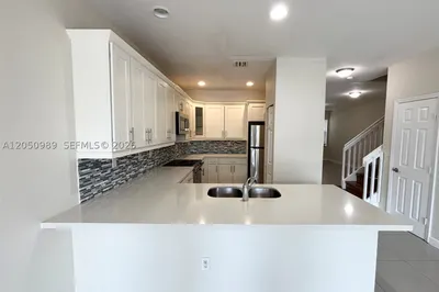 10445 NW 61 LN #10445 1