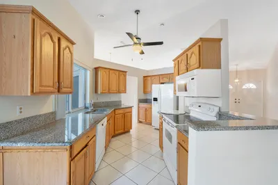 7484 Nw 21st St_005