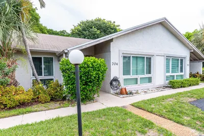704 Lago Road 1