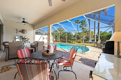 2215 SW Mayflower Dr
