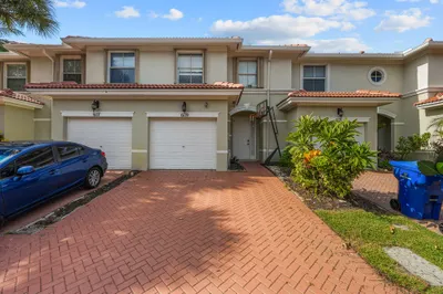 6119 Seminole Gardens Circle 1