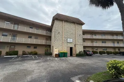 5041 W Oakland Park Blvd #110 1