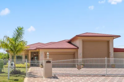 107 Wilkson Front