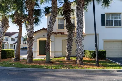 424 SE Kitching Circle 1
