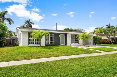 912 SE 16th Pl 1