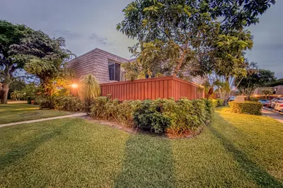 2552 SW 15th Street 1