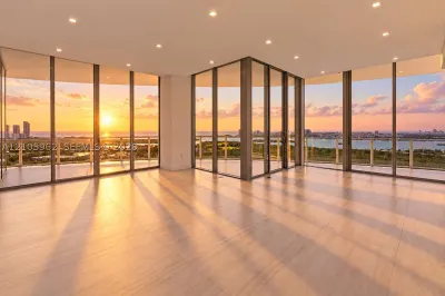 2411 Laguna Cir #3101 1